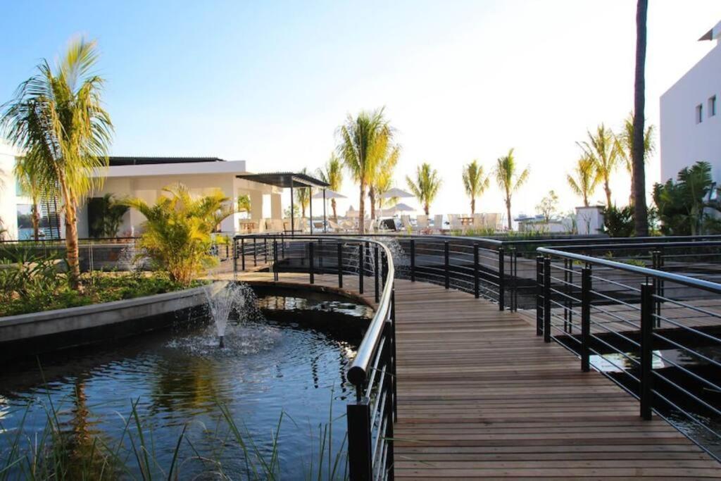 Latitude Luxury Seafront Suite Rivière Noire Exterior foto